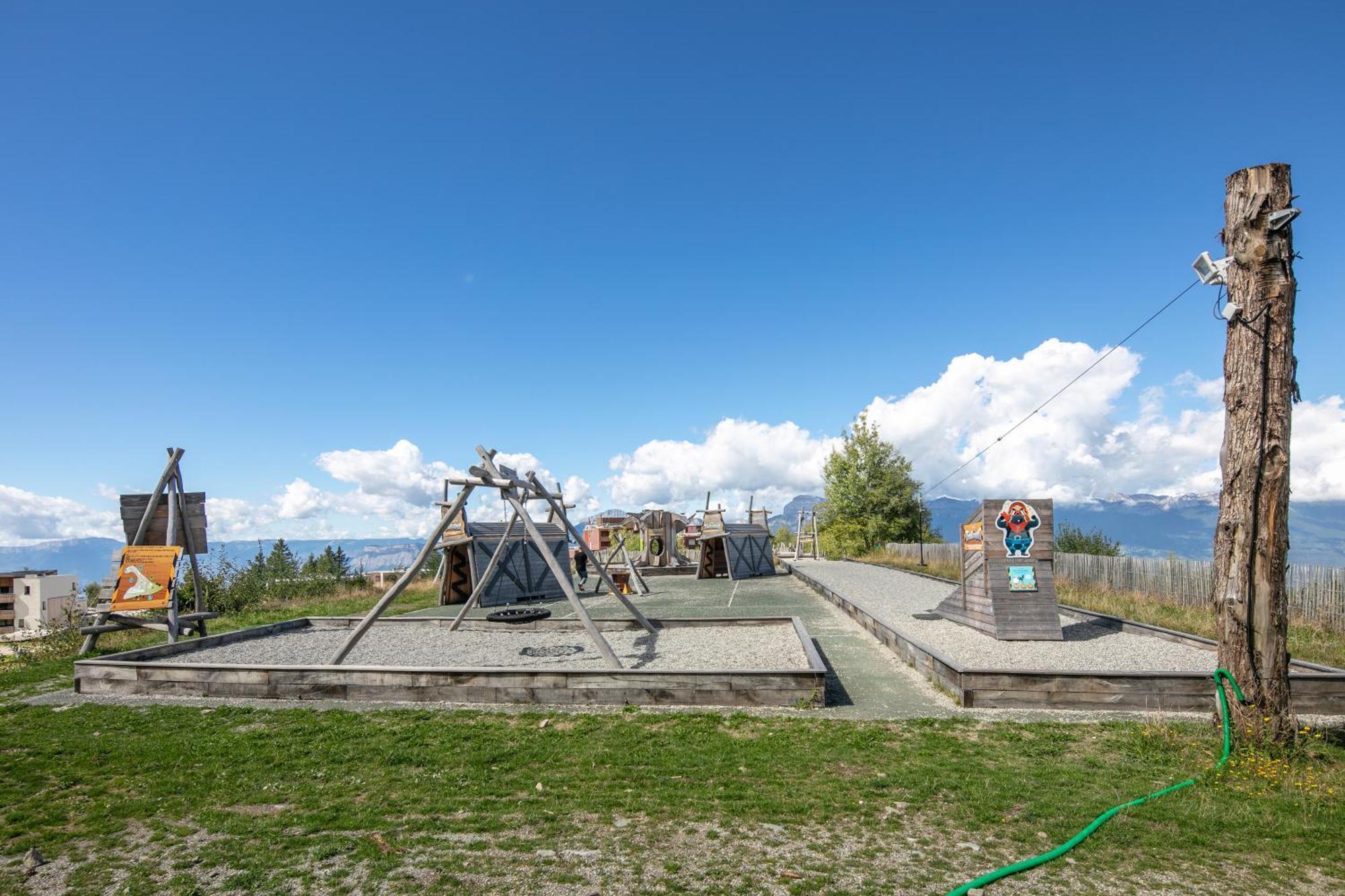 Vvf Les 7 Laux Massif De Belledonne Hotel Prapoutel Luaran gambar